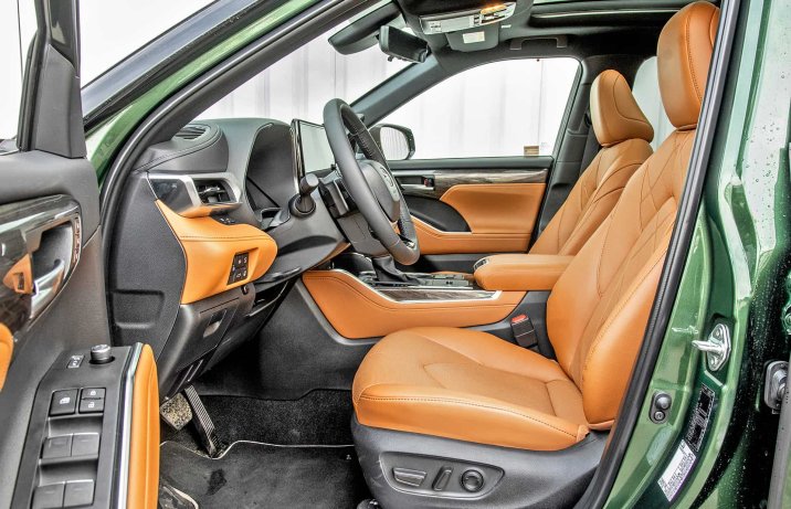 Toyota Highlander 2.5 Hybrid Dynamic Force AWD-i e-CVT Executive (2024) – fotele