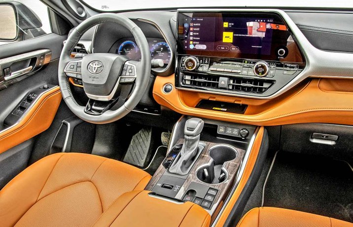 Toyota Highlander 2.5 Hybrid Dynamic Force AWD-i e-CVT Executive (2024) – deska rozdzielcza