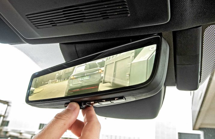 Toyota Highlander 2.5 Hybrid Dynamic Force AWD-i e-CVT Executive (2024) – cyfrowe lusterko wsteczne