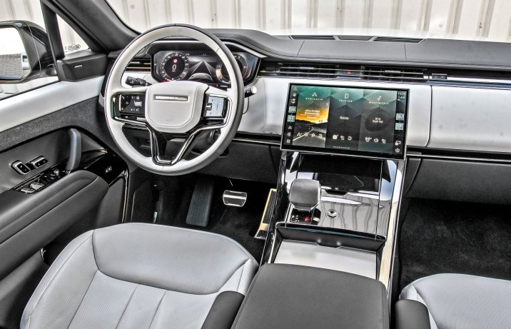 Range Rover Sport D300 – test (2024) – kokpit, deska rozdzielcza