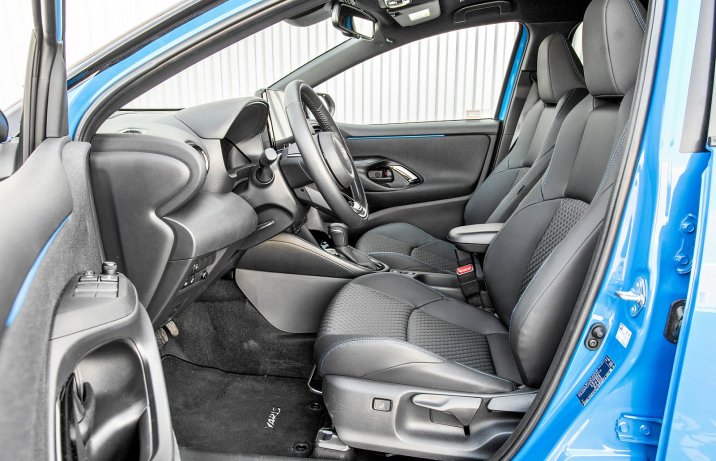 Toyota Yaris 1.5 Hybrid DF e-CVT 130 – przednie fotele