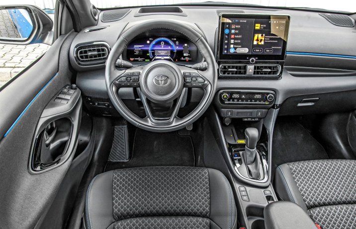 Toyota Yaris 1.5 Hybrid DF e-CVT 130 – kokpit, deska rozdzielcza