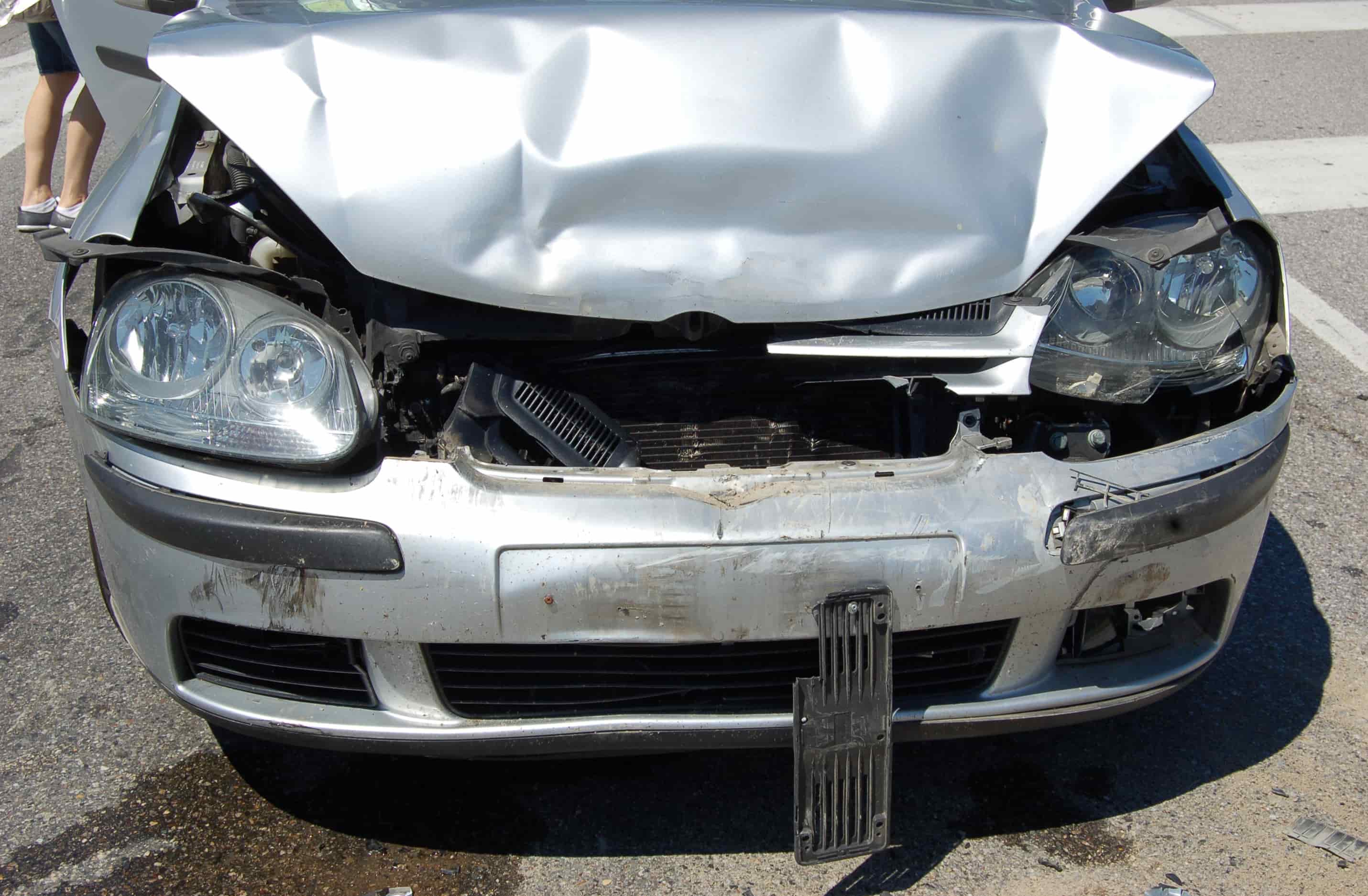 przód auta po wypadku