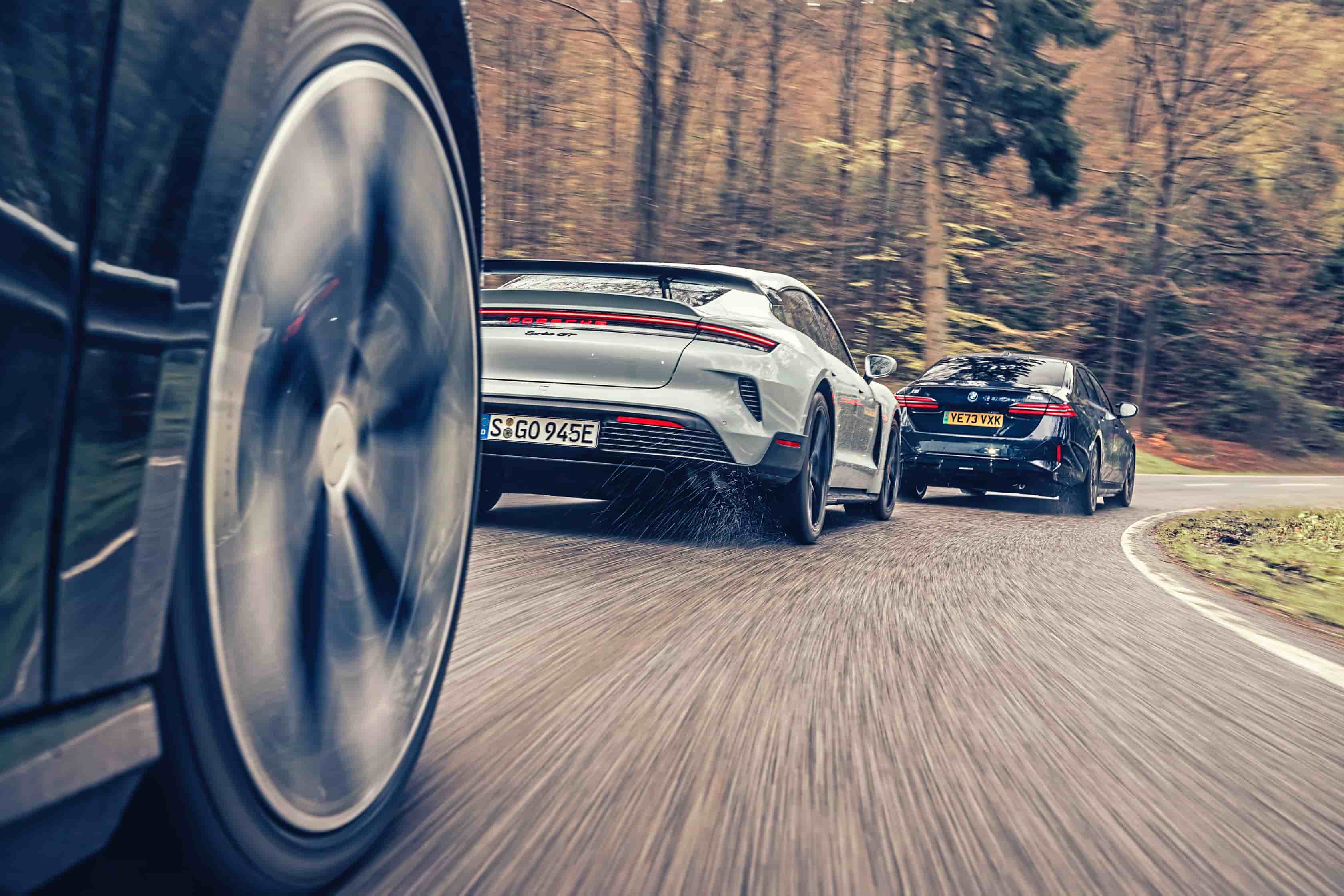 Porsche Taycan Turbo GT Weissach BMW i5 M60 xDrive tyły