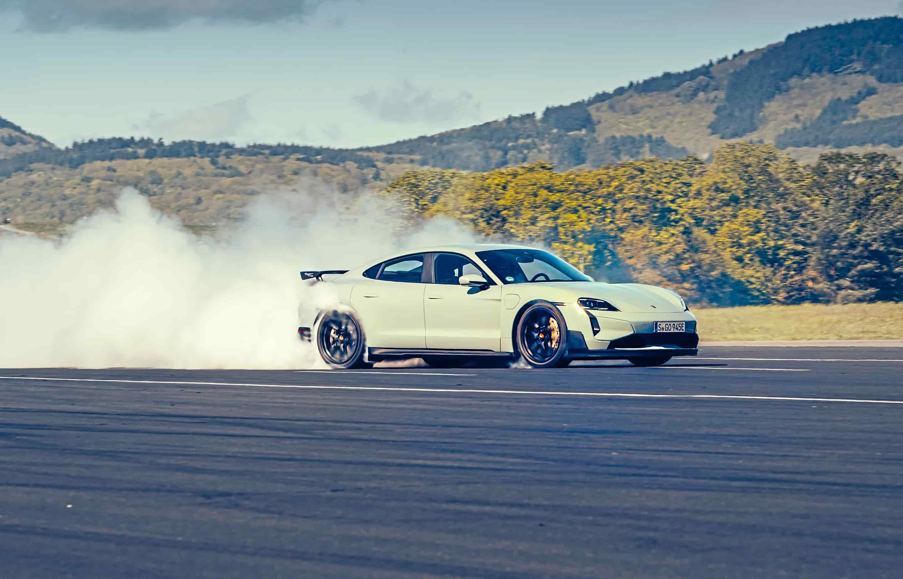 Porsche Taycan Turbo GT Weissach bok