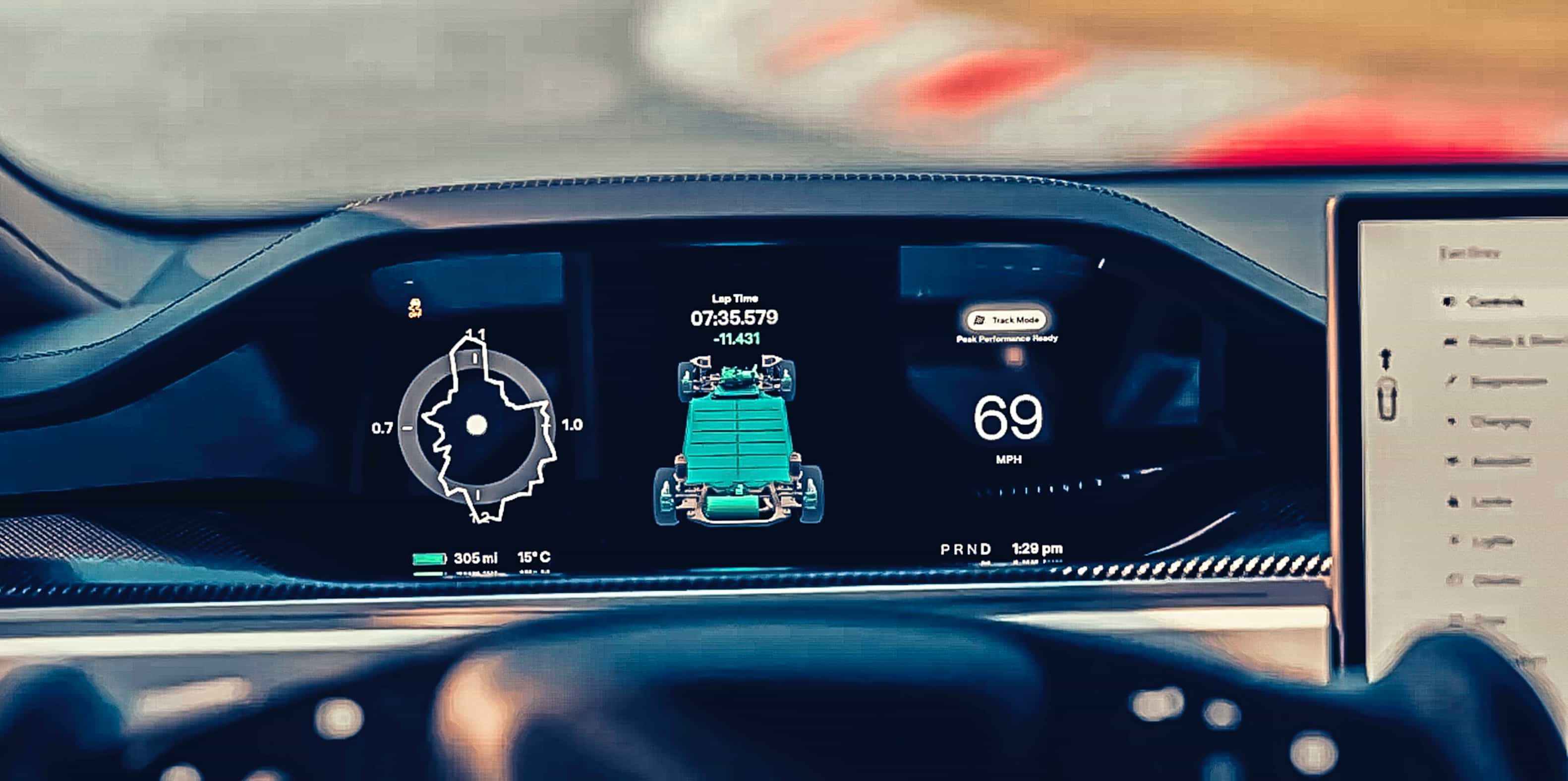 Tesla Model S Plaid ekran Track Mode