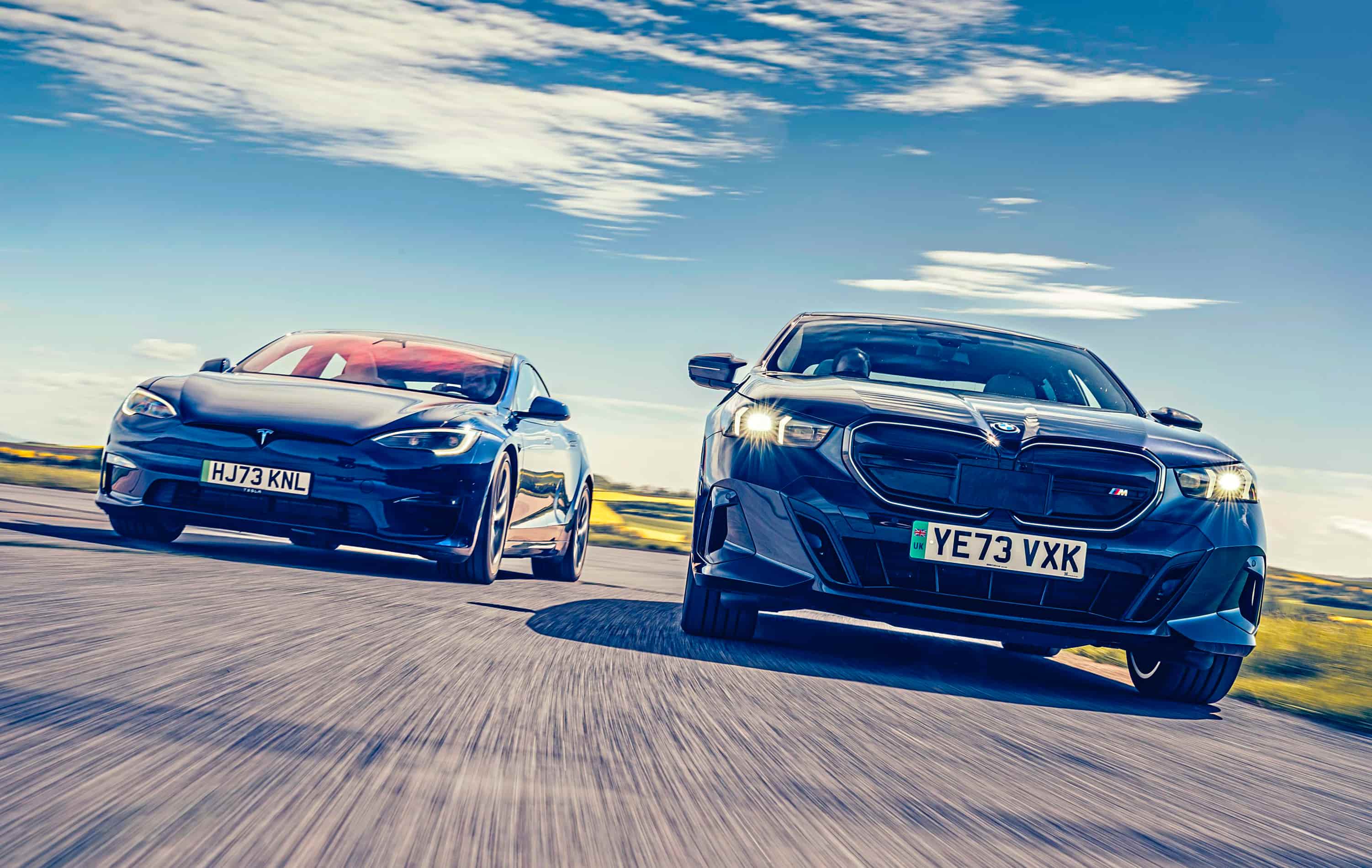 Tesla Model S Plaid BMW i5 M60 xDrive przody