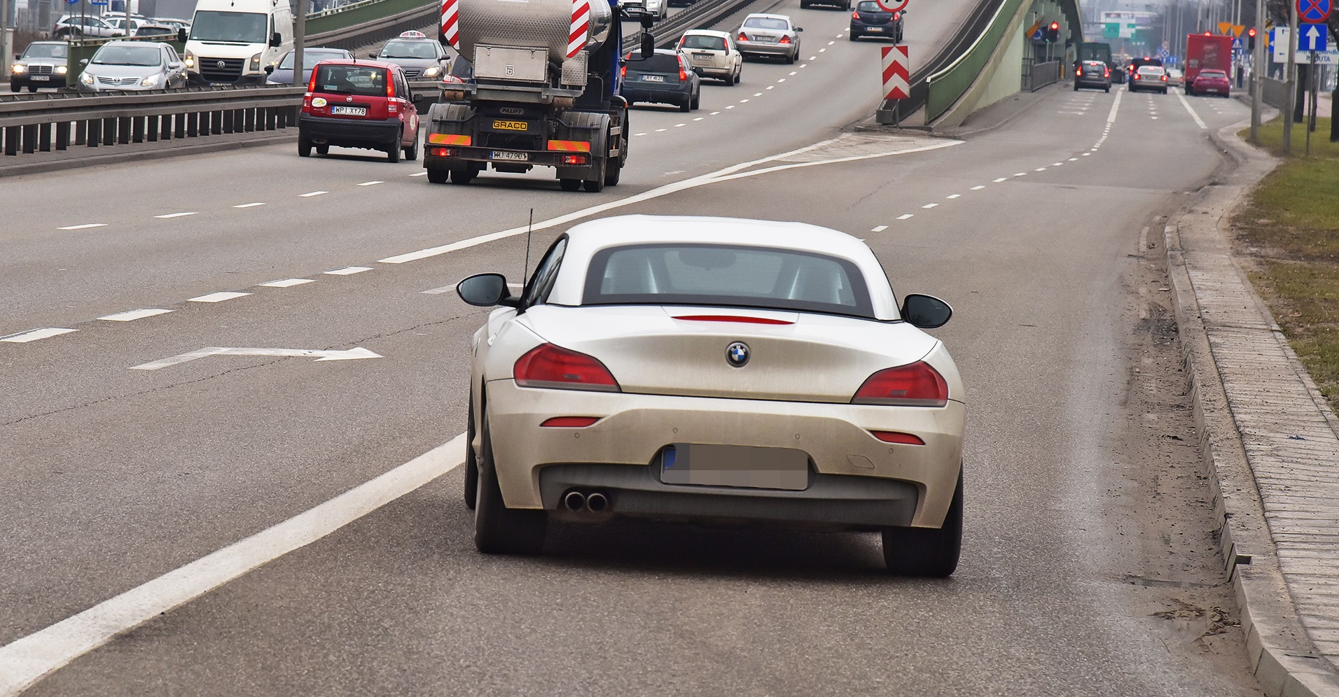 jak rozpoznac zlego kierowce_polozenie ata na pasie