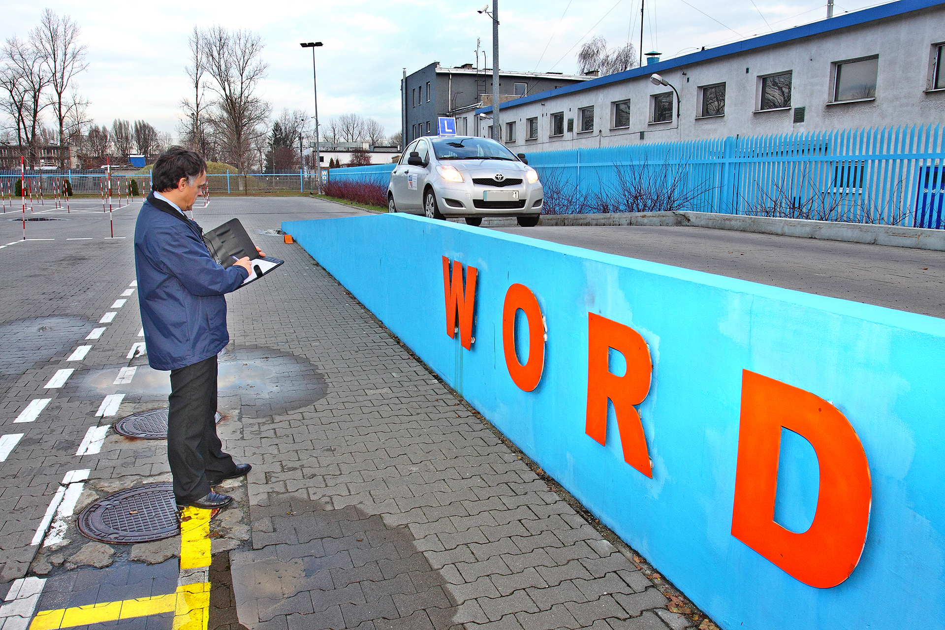 jak rozpoznac zlego kierowce_ruszanie pod gore
