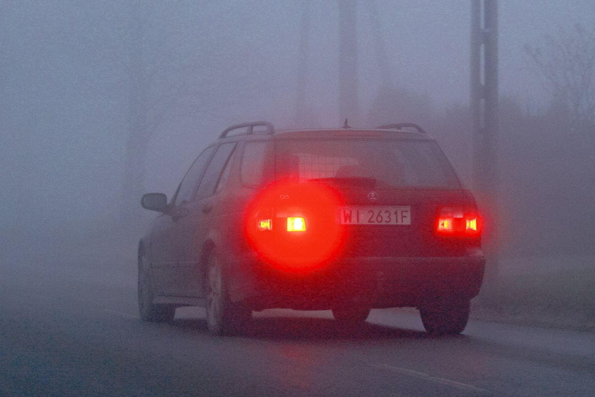 jak rozpoznac zlego kierowce_uzywanie oswietlenia
