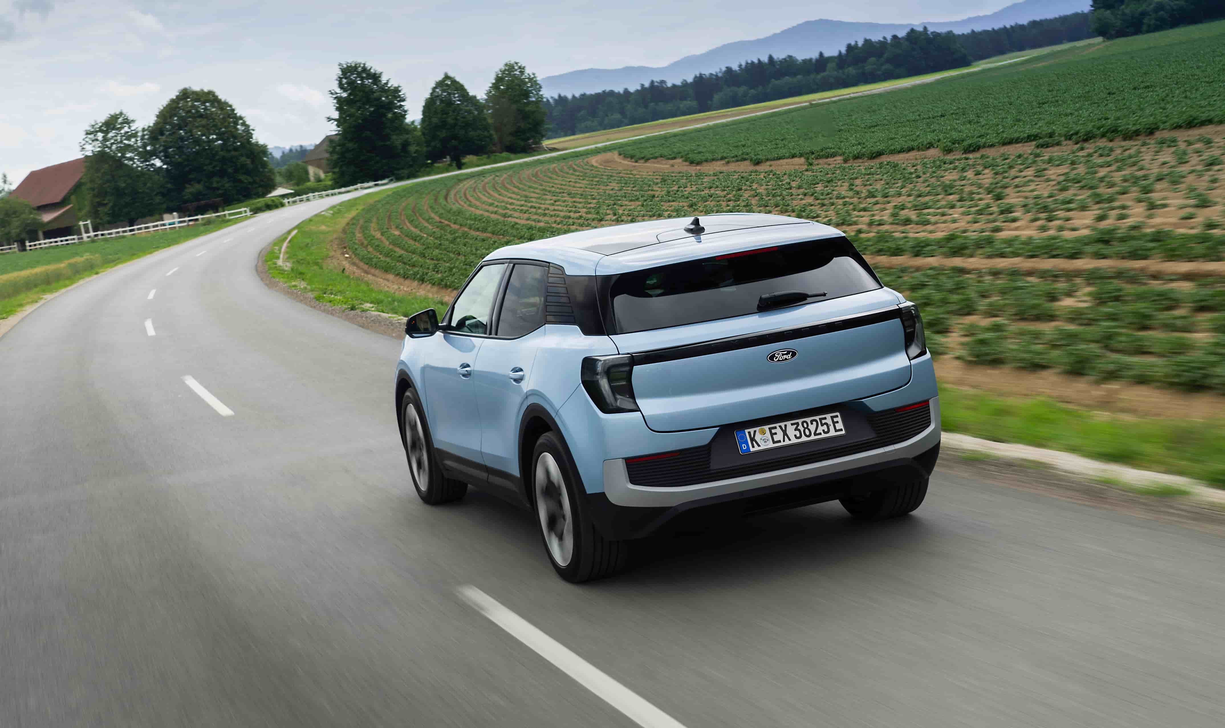 Ford-Explorer-2024-tyl-1