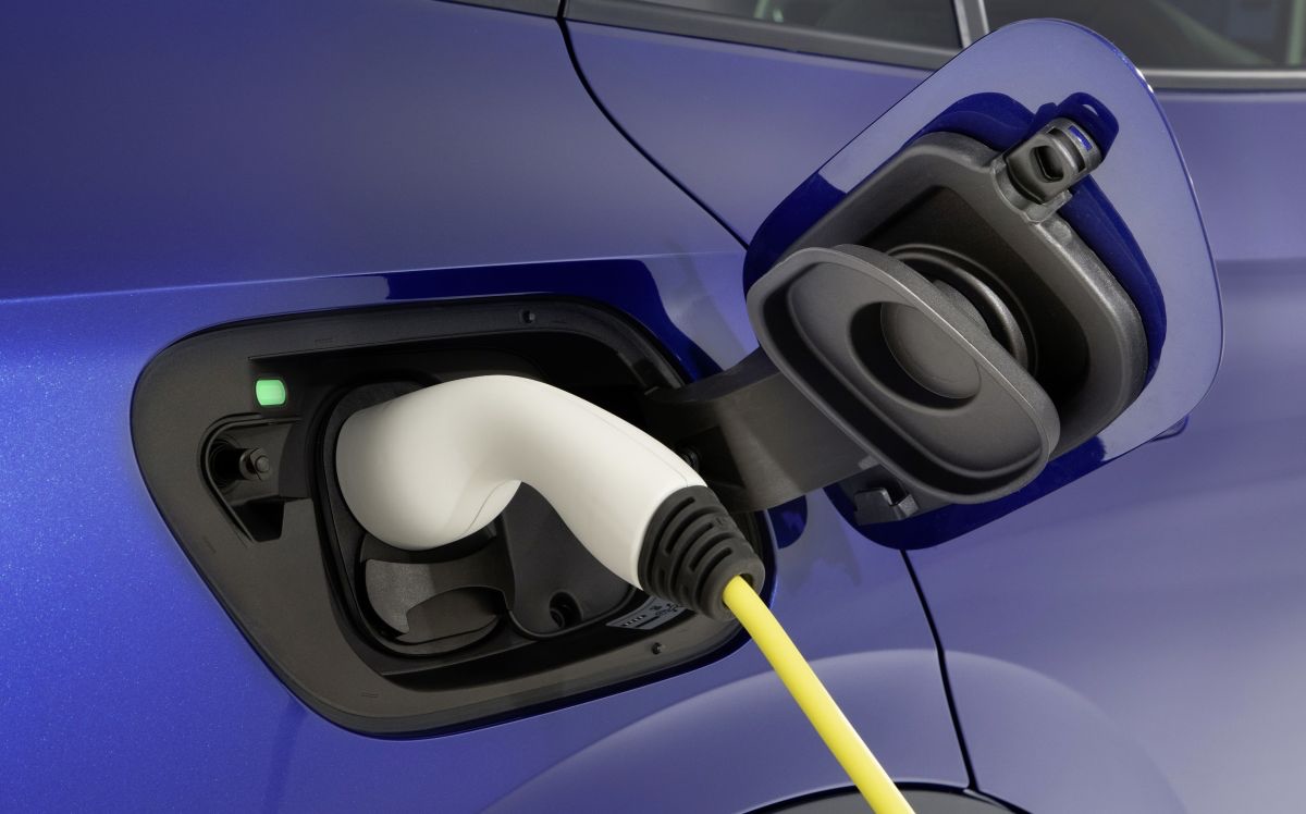 gniazdo ładowania auto elektryczne