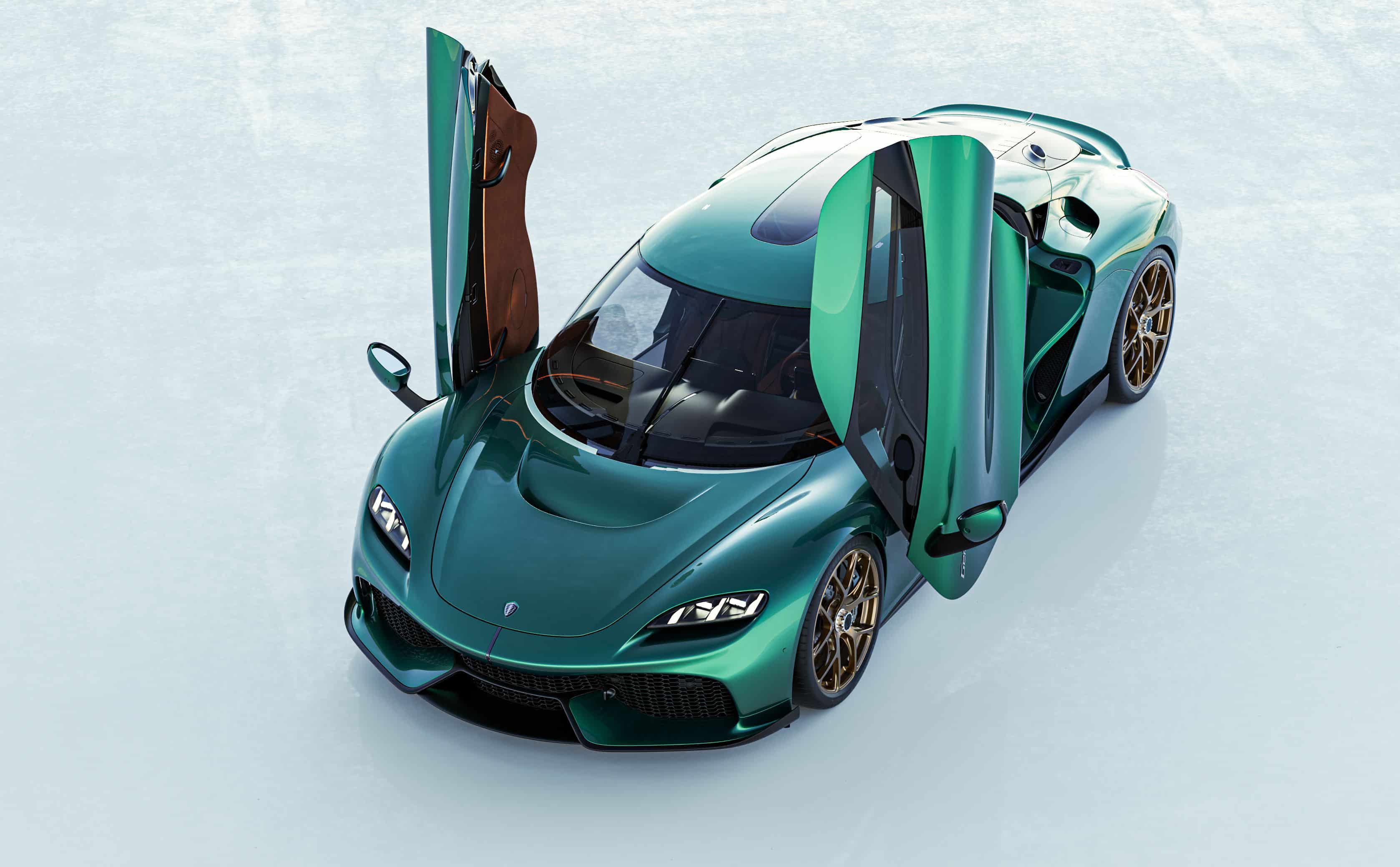 Koenigsegg Gemera z otwartymi drzwiami przód od góry