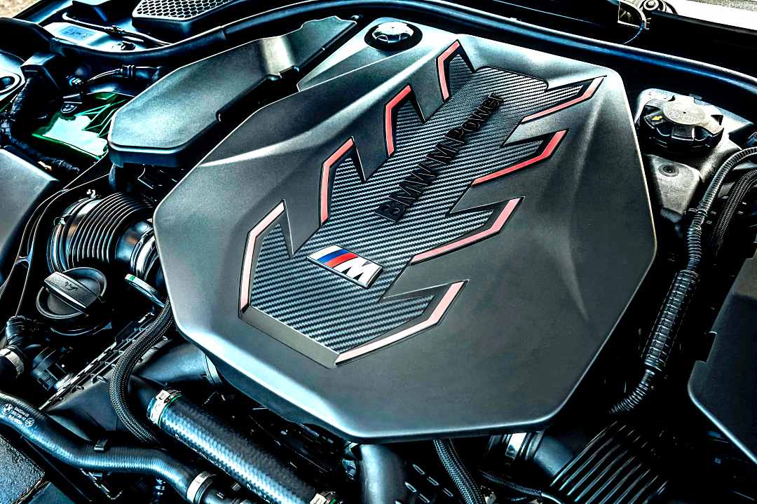 BMW M5 2024 silnik