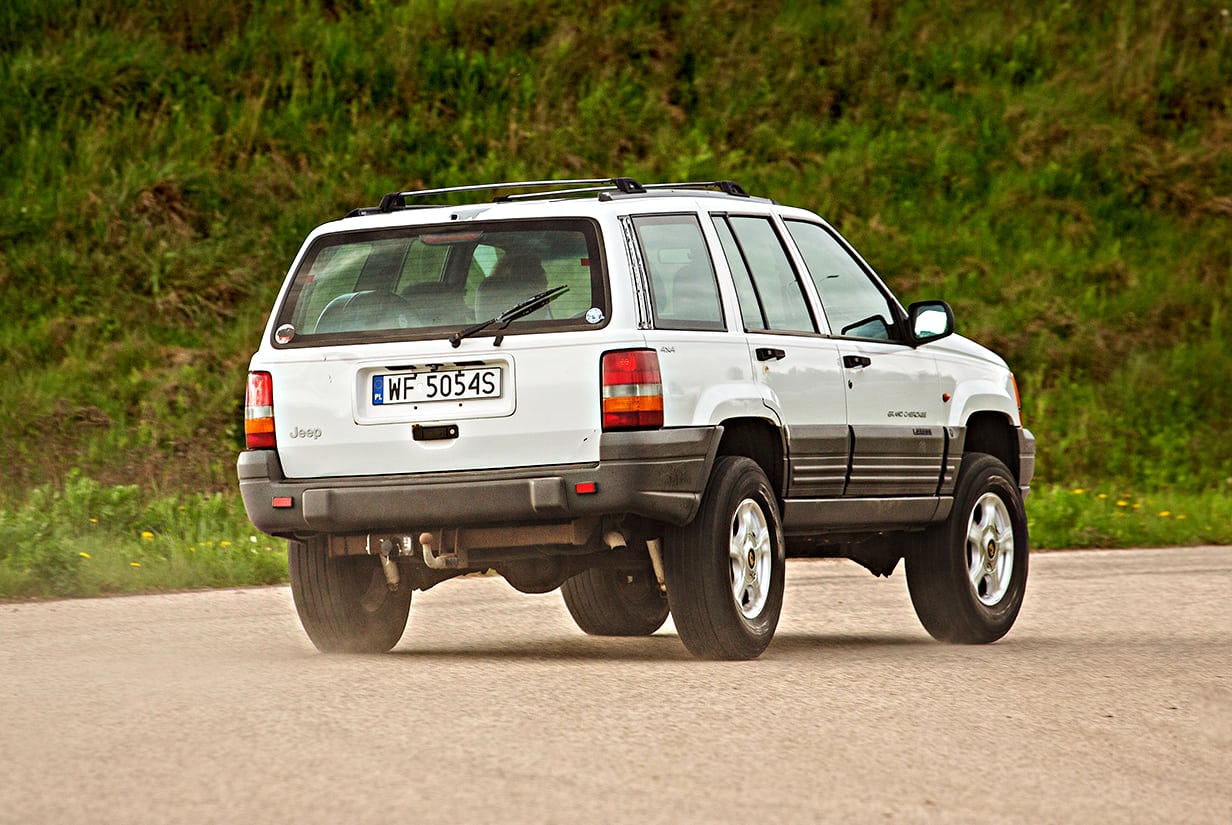 Jeep-Grand Cherokee ZJ tył w ruchu