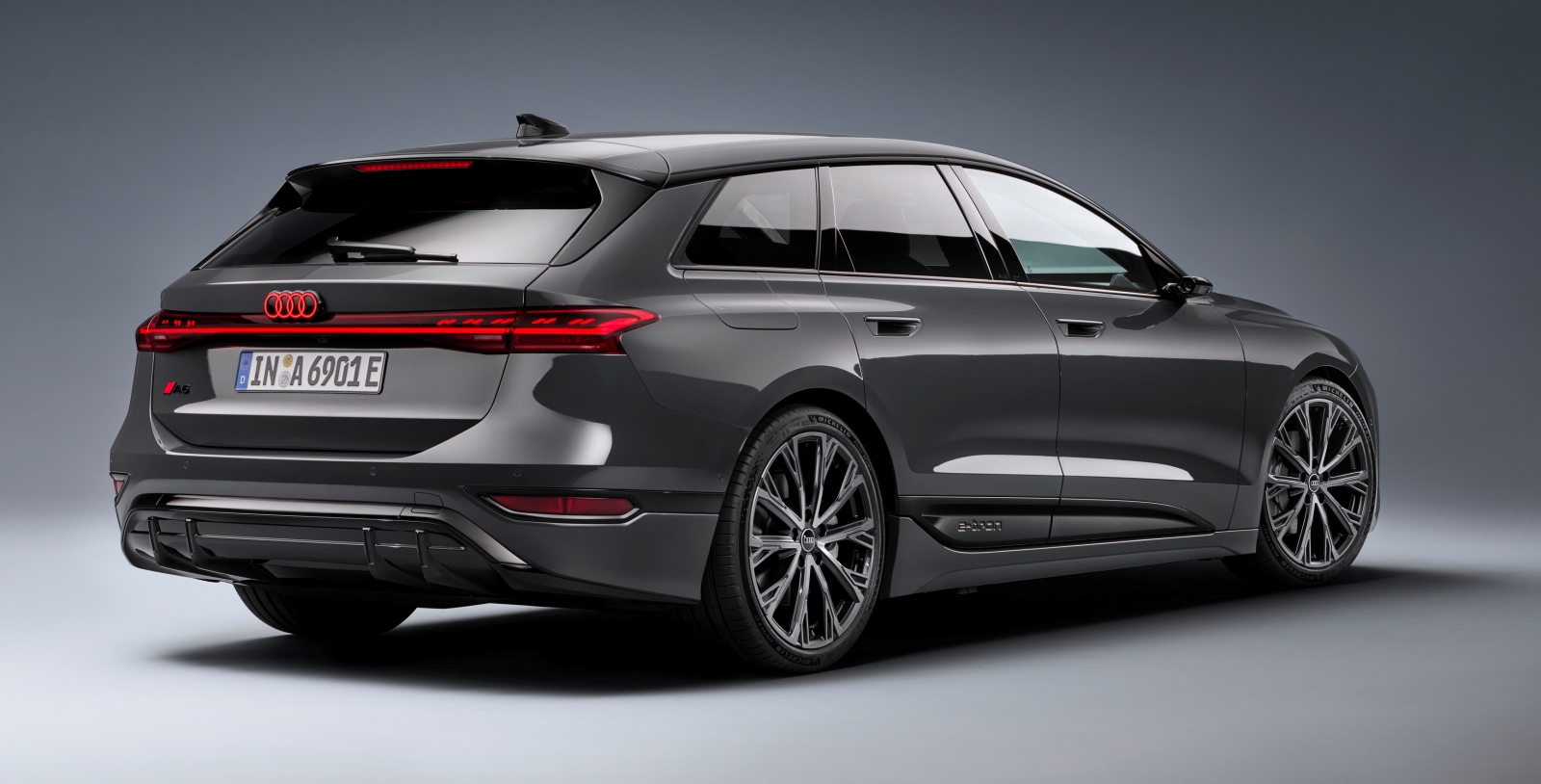 audi-a6-etron-avant-tyl