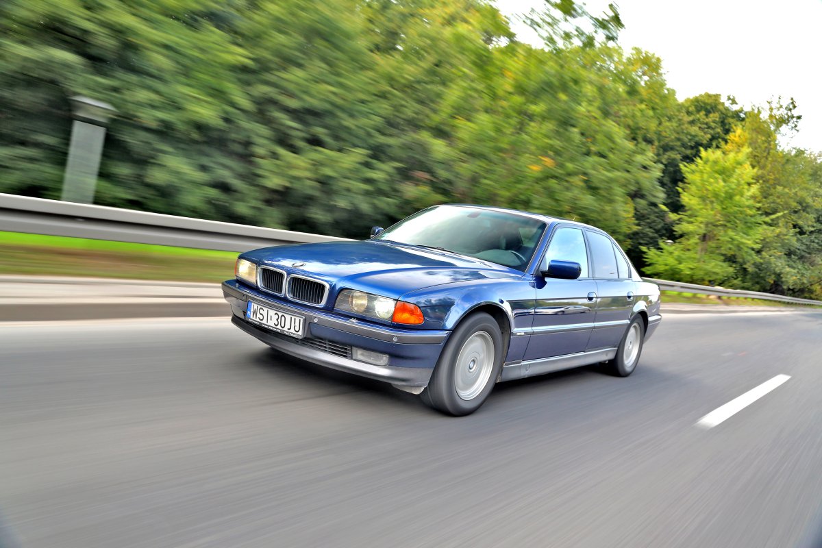 Używane BMW serii 7 E38 – najlepsza „siódemka” w historii? Ciągle robi wrażenie, ale wybór się kurczy