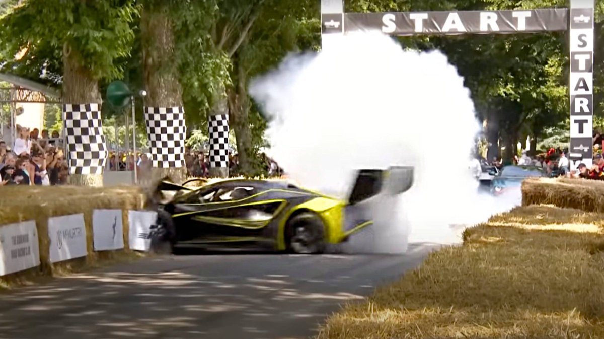 Lotus przywiózł do Goodwood 2000-konnego elektryka. Długo nie pojeździł [WIDEO]