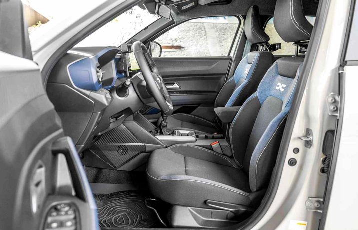Dacia Duster Eco-G 100 4x2 Journey (2024) –wnętrze, fotele