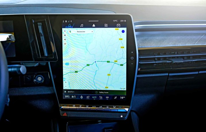 Renault Rafale E-Tech full hybrid 200 – deska rozdzielcza, system multimedialny