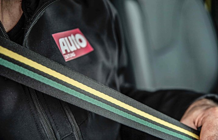 Lotus Eletre R – pasy