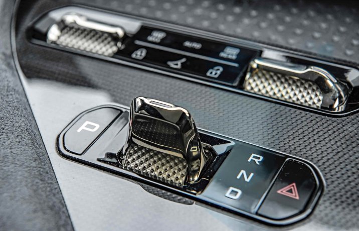 Lotus Eletre R – przełącznik kierunku jazdy