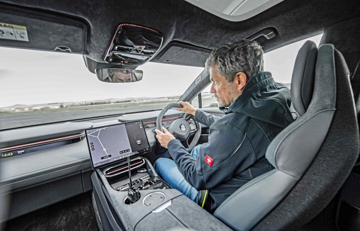 Lotus Eletre R – wnętrze