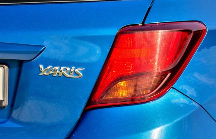 Używana Toyota Yaris III 1.33 – klapa, lampa