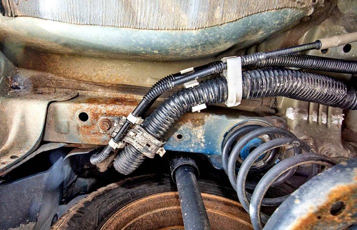 Używana Toyota Yaris III 1.33 – podłużnica z tyłu