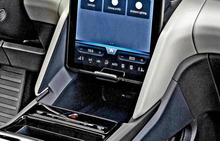 Ford Explorer 2024 – wnętrze, deska rozdzielcza, ekran środkowy