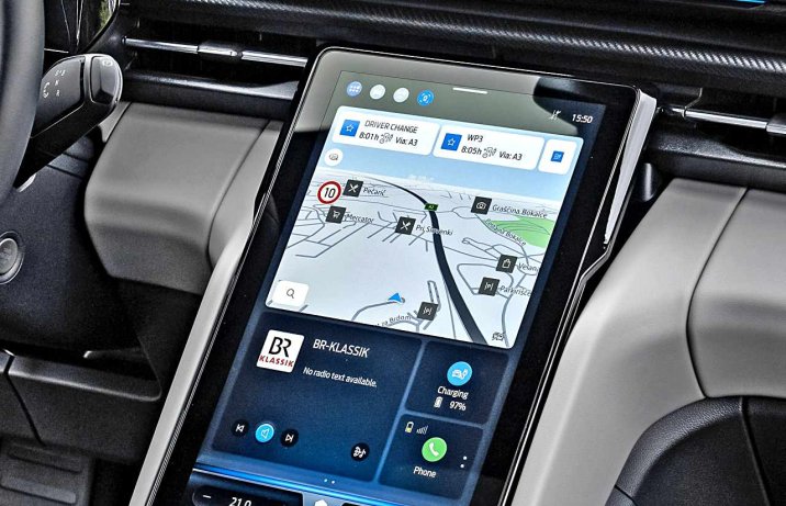 Ford Explorer 2024 – wnętrze, deska rozdzielcza, ekran środkowy