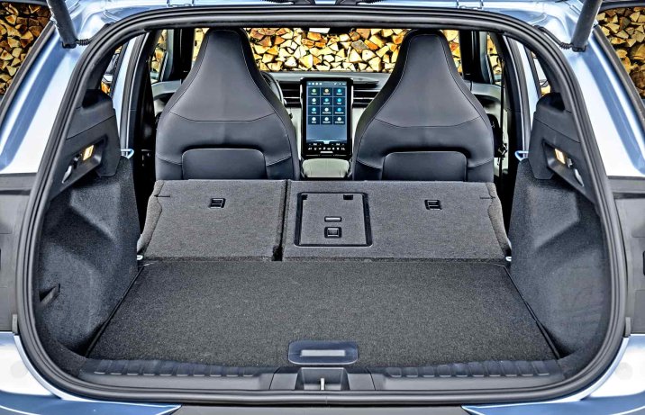 Ford Explorer 2024 – wnętrze, bagażnik