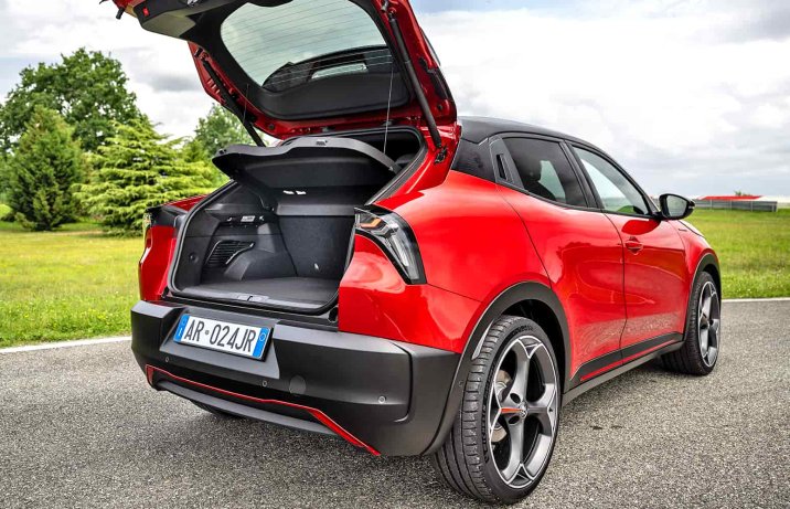 Alfa Romeo Junior Veloce – tył z otwartą klapą