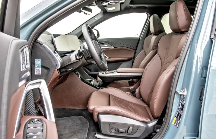 BMW iX2 xDrive30e – fotele