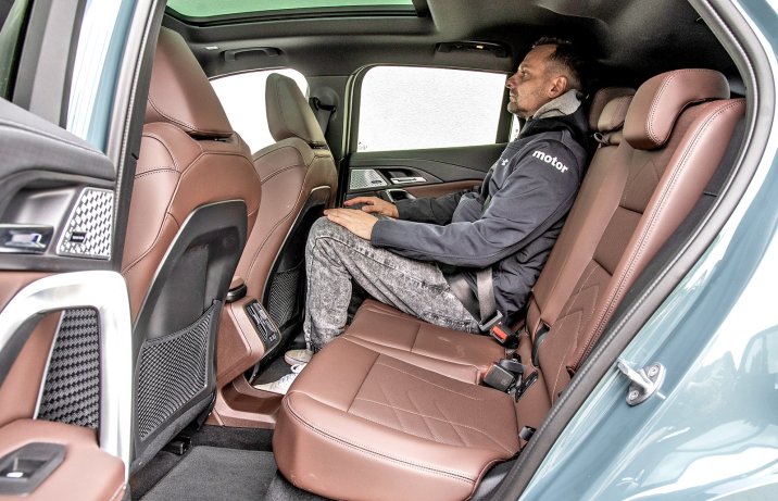 BMW iX2 xDrive30e – kanapa