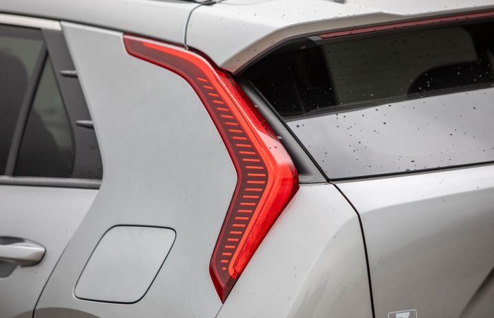 Kia Niro - tylny słupek