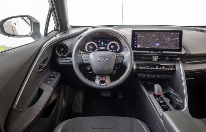 Toyota C-HR - kokpit