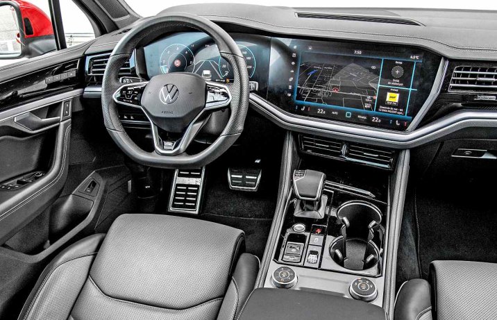 Volkswagen Touareg 3.0 V6 TDI 4Motion R-Line – deska rozdzielcza