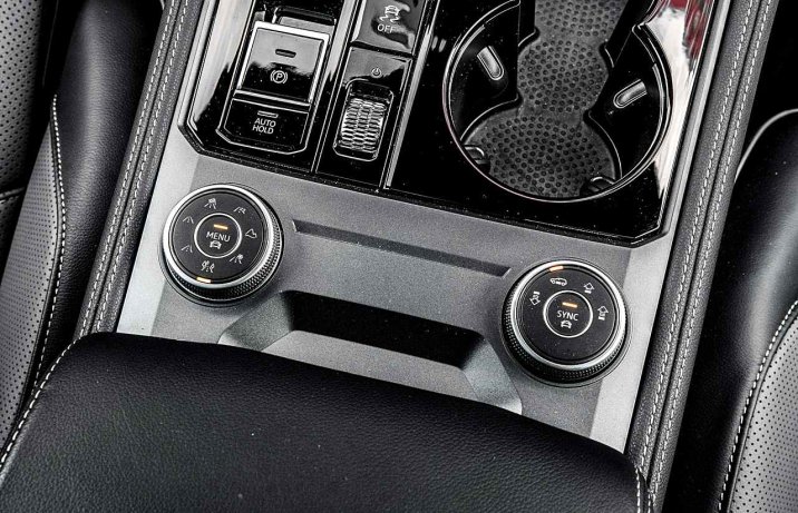 Volkswagen Touareg 3.0 V6 TDI 4Motion R-Line – pokrętła wyboru trybów jazdy i ustawień zawieszenia