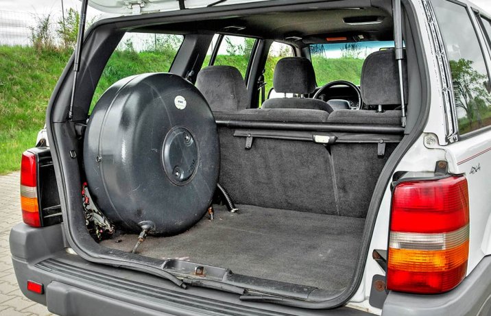 Jeep Grand Cherokee ZJ – bagażnik