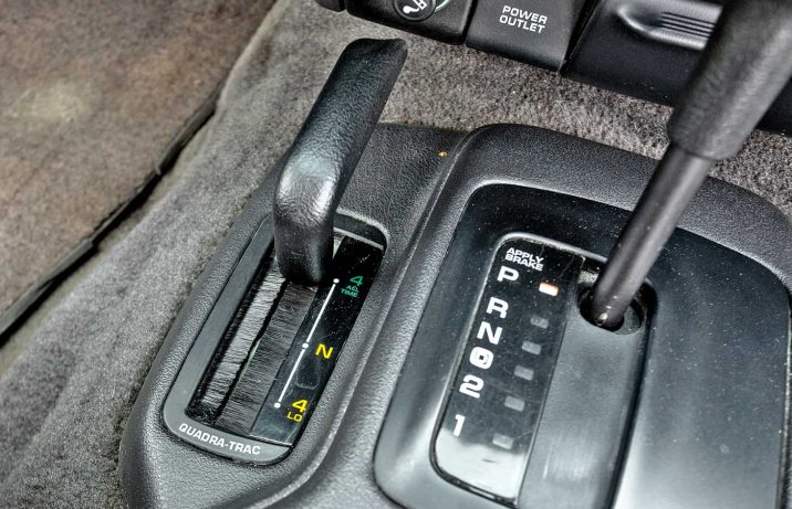 Jeep Grand Cherokee ZJ – drążki, napęd, skrzynia biegów