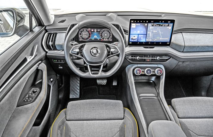 Skoda Kodiaq 2.0 TDI 193 KM DSG 4x4 Selection (2024) - test - kokpit, deska rozdzielcza