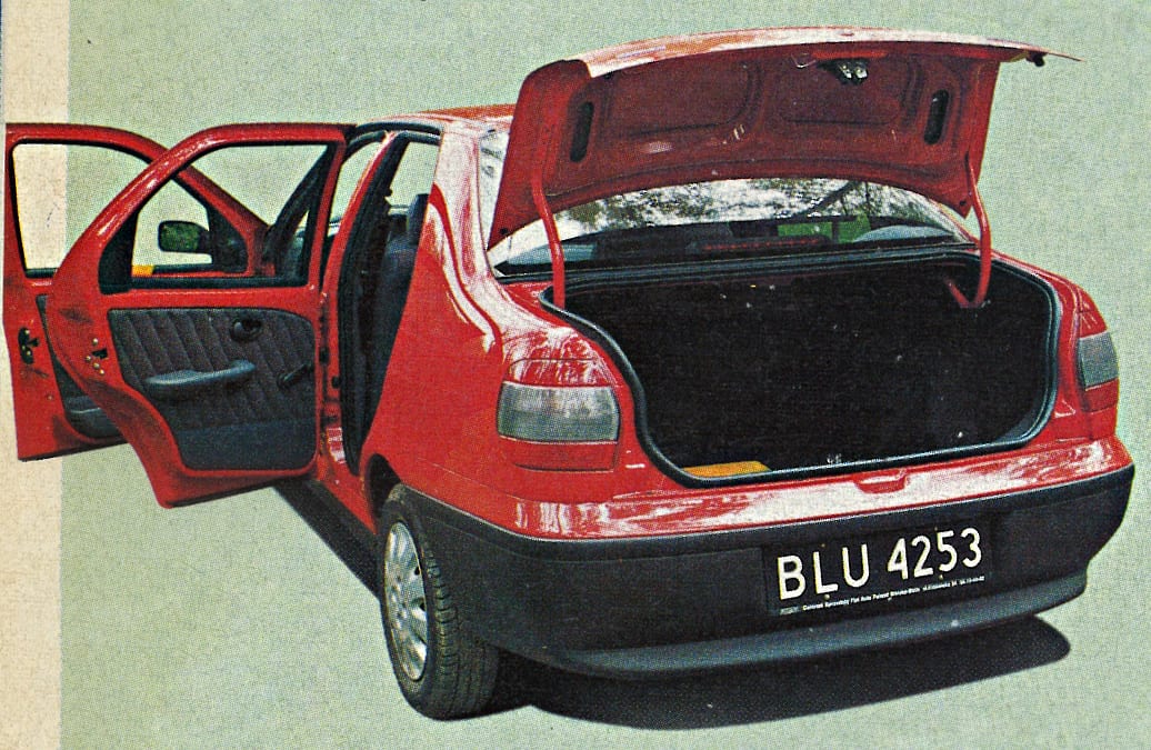 Fiat-Siena-EL-1.4-1997-tyl-z-otwartym-bagaznikiem