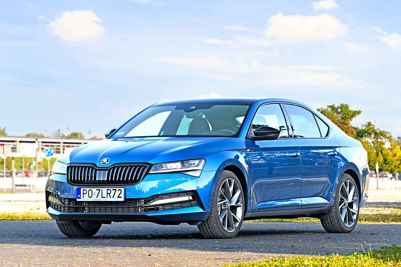 skoda-superb-przod-i-bok