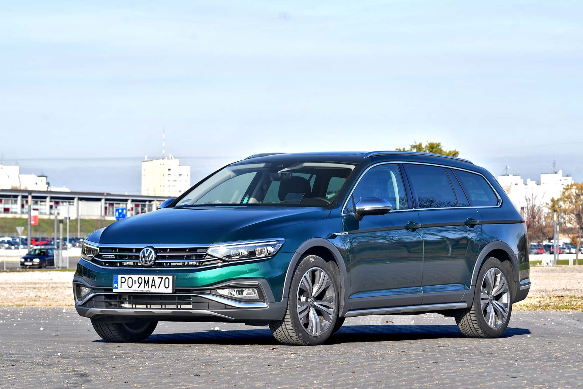 volkswagen-passat-variant-przod-i-bok