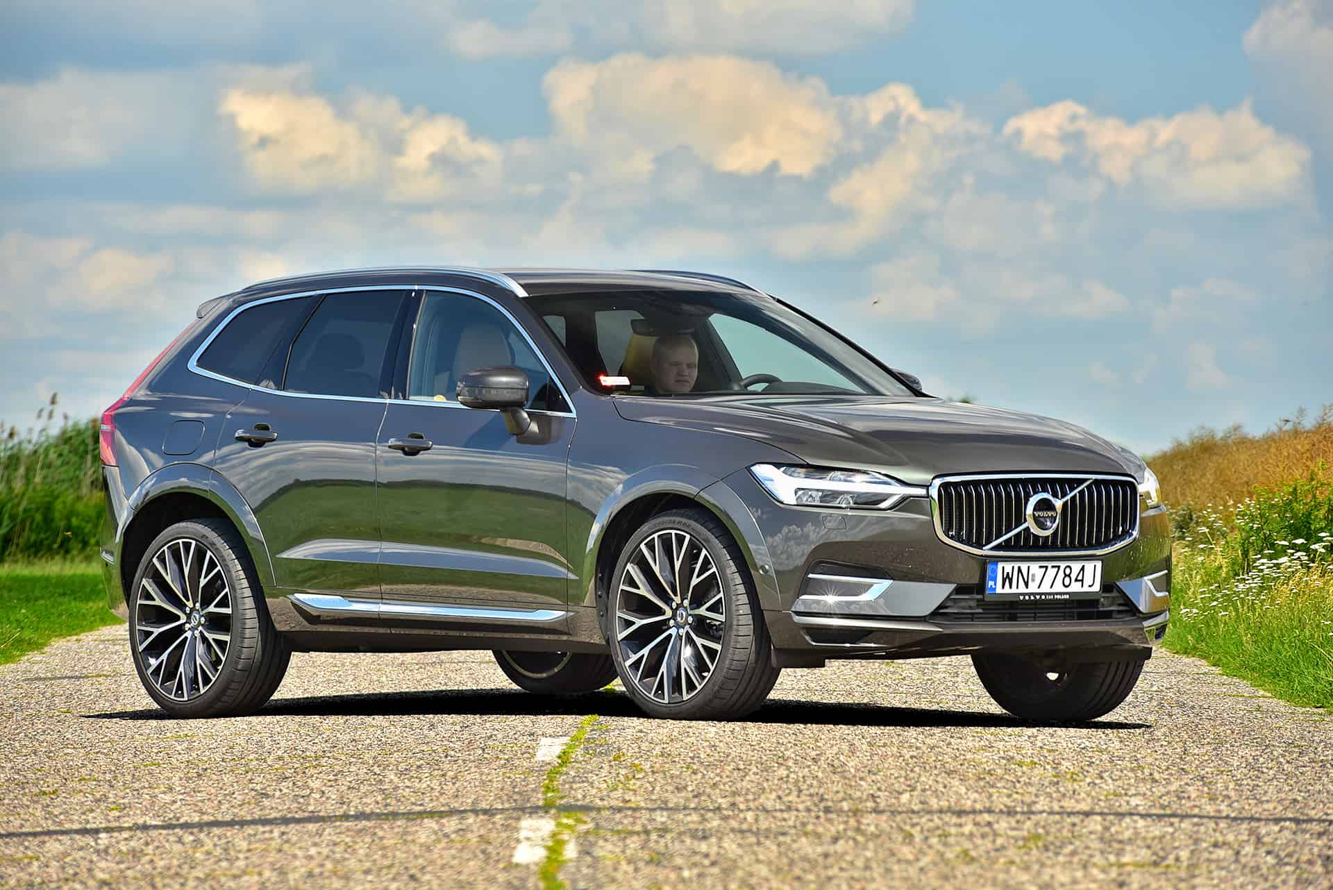 volvo-xc60-przod-i-bok