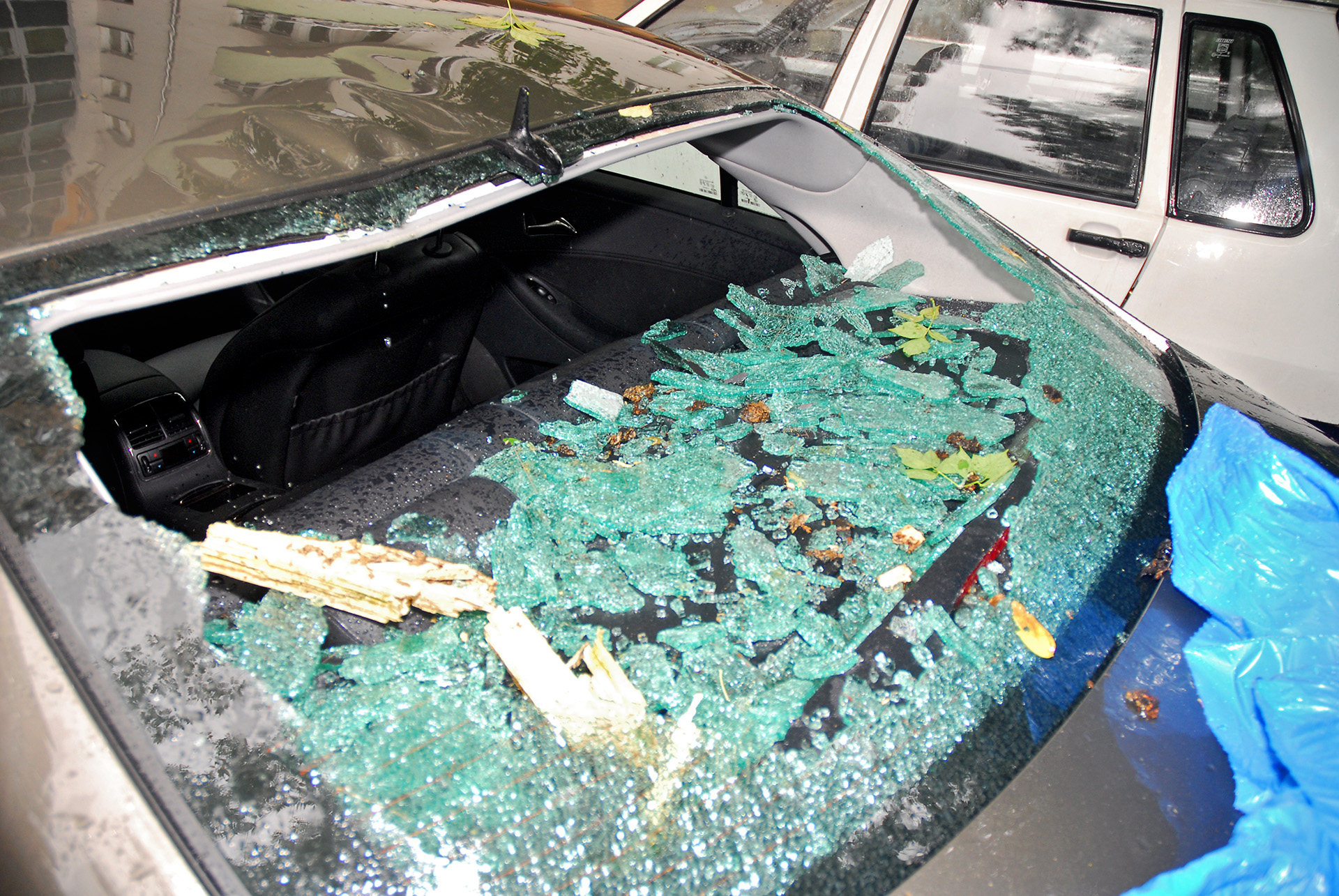 wybijanie szyby w aucie_szklo hartowane