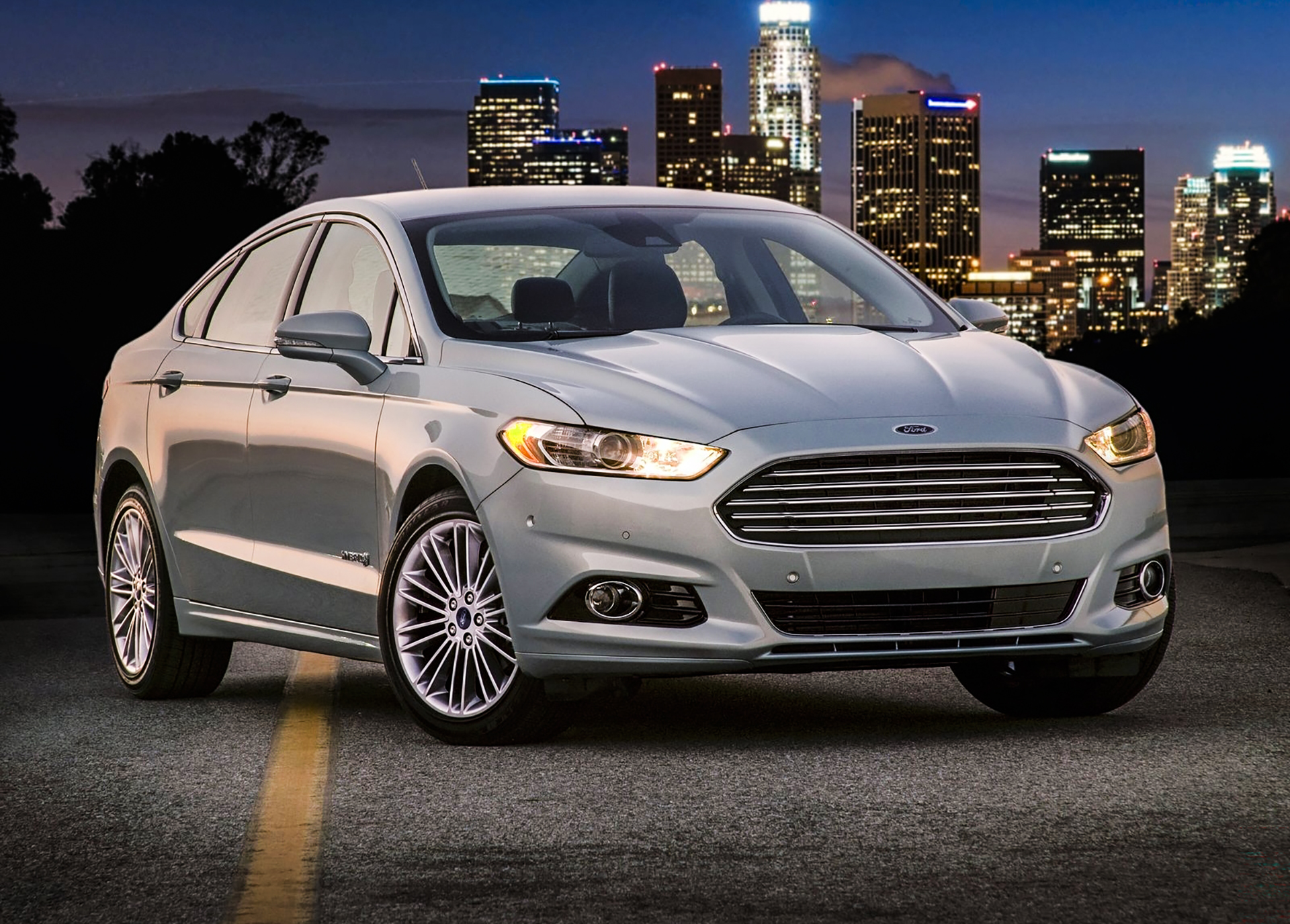 Miny z USA_2013-Ford-Fusion-Hybrid