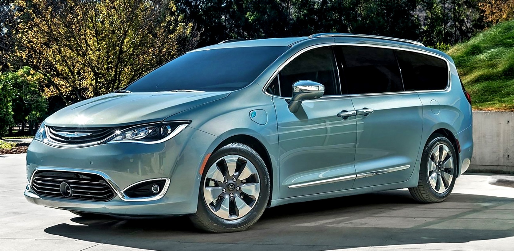 Miny z USA_2017-Chrysler-Pacifica-eHybrid