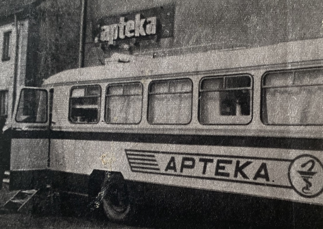 Motor Retro nr 32 z roku 1974_mobilna apteka